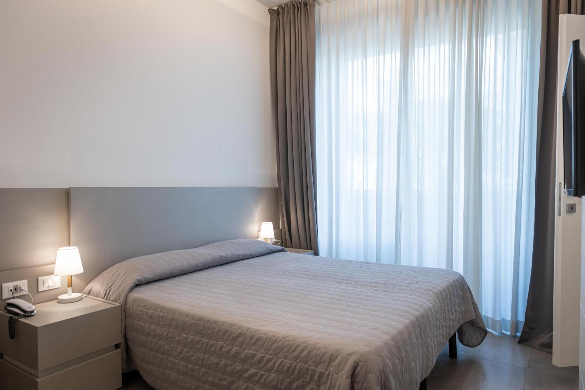 Perla Verde Hotel Мілано-Маріттіма Екстер'єр фото
